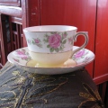 A lovely teacup arrives from a creative caring sweet pea, friend to many @browneyedpea, in mid-June